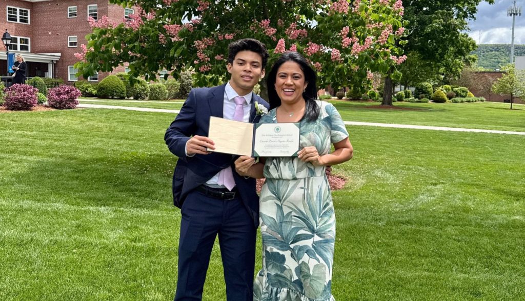 Daniel Argueta Rosales and his mother, Marielos Rosales, holding certificates on a school campus